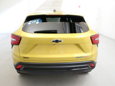 Certified 2024 Chevrolet Trax RS w/ Sunroof Package FWD image 8