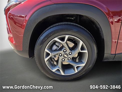 Used 2025 Chevrolet Trax LT w/ LT Convenience Package image 11
