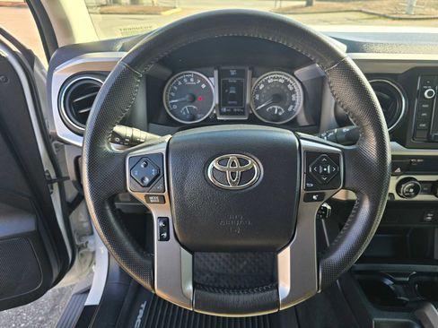 Certified 2016 Toyota Tacoma SR5 w/ SR5 Appearance Package (SN) image 19