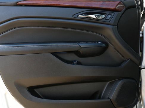 Used 2015 Cadillac SRX Luxury w/ Driver Awareness Package AWD/4WD image 18
