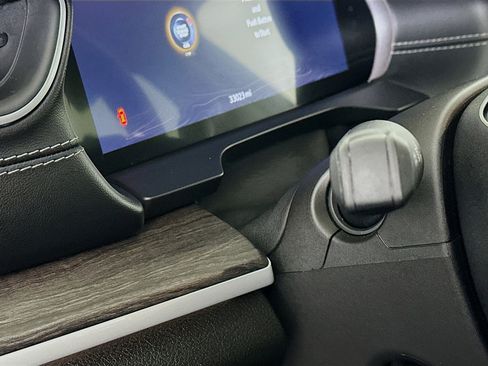 Used 2023 Jeep Grand Cherokee L Limited w/ Luxury Tech Group II image 17