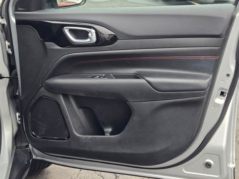 Used 2025 Jeep Compass Trailhawk image 6