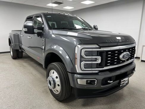 Used 2024 Ford F450 Platinum w/ FX4 Off-Road Package AWD/4WD image 2