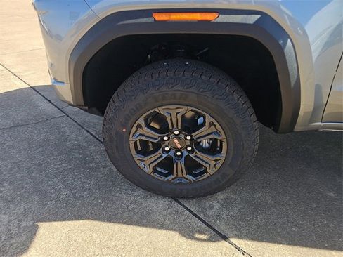 New 2025 GMC Canyon Elevation w/ Convenience Package image 4