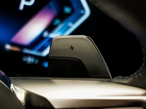 Used 2023 BMW 760i xDrive w/ Executive Package image 21