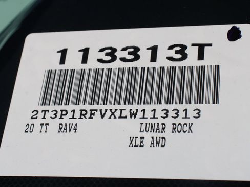 Used 2020 Toyota RAV4 XLE AWD/4WD image 27