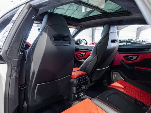 Used 2022 Lamborghini Urus AWD/4WD image 43