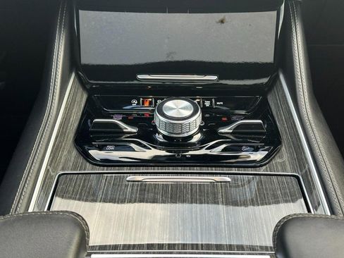 Used 2022 Jeep Wagoneer Series III w/ Premium Group I image 17