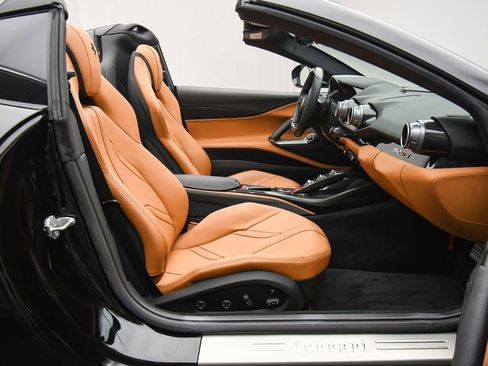 Used 2022 Ferrari 812 GTS image 54