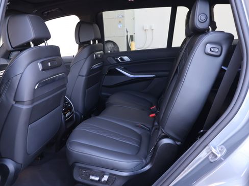 Used 2025 BMW X7 M60i w/ Climate Comfort Package AWD/4WD image 18