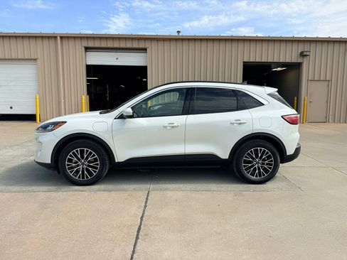 Used 2022 Ford Escape SEL w/ Technology Package image 2