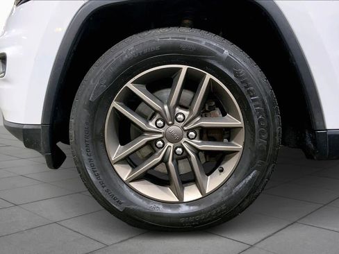 Used 2016 Jeep Grand Cherokee Laredo 75th Anniversary image 10