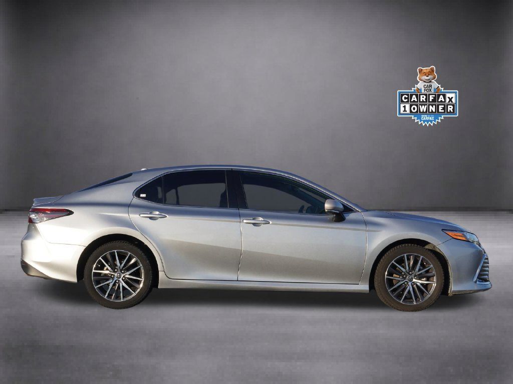 Used 2021 Toyota Camry XLE w/ Carpet Mat Package (TMS) FWD image 2