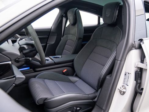 New 2025 Porsche Taycan image 5