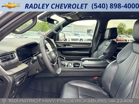 Used 2024 Jeep Wagoneer Series III AWD/4WD image 3