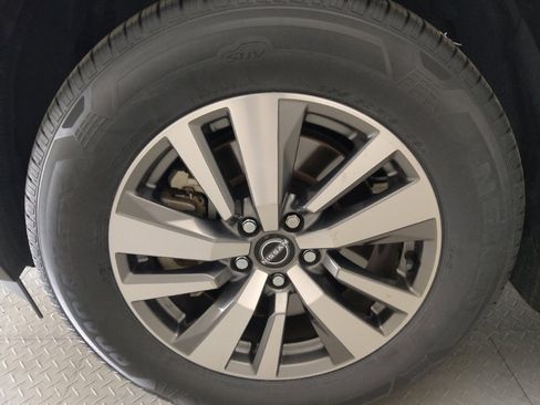 Used 2022 Nissan Pathfinder SL w/ SL Black Package FWD image 31