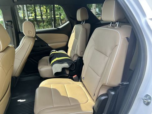 Used 2022 Chevrolet Traverse Premier AWD/4WD image 17
