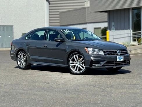 Used 2018 Volkswagen Passat 2.0T R-Line FWD image 4