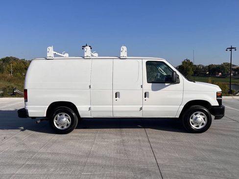 Used 2010 Ford E-150 and Econoline 150 image 2