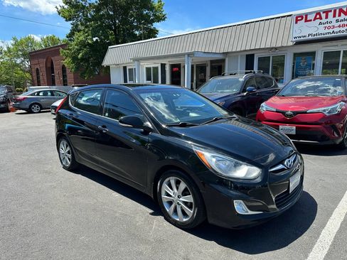 Used 2013 Hyundai Accent SE FWD image 3