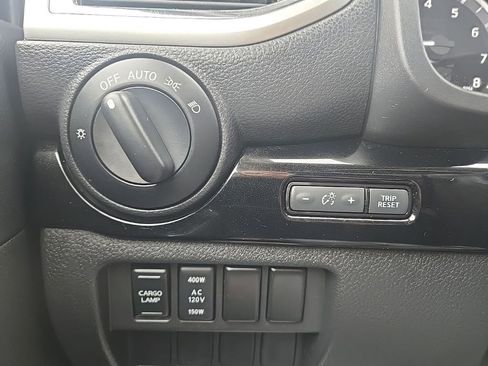 Used 2021 Nissan Titan SV w/ SV Convenience Package AWD/4WD image 14