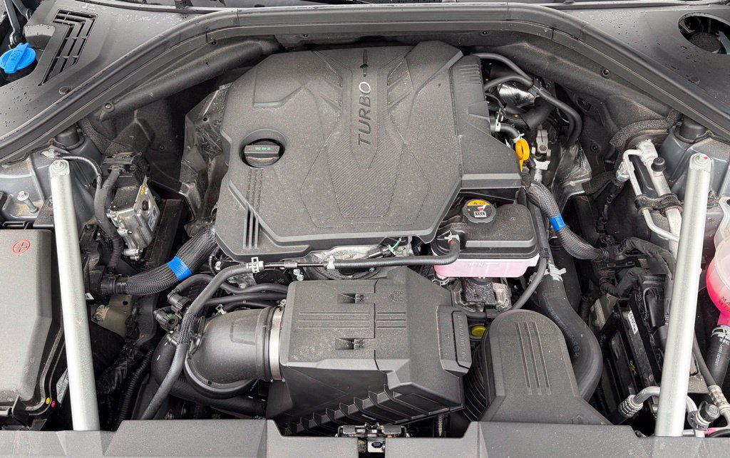 Certified 2026 Genesis GV70 2.5T Advanced AWD/4WD image 8