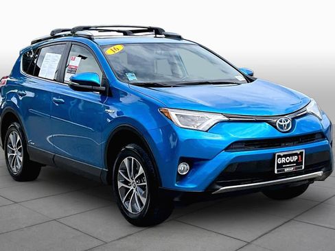 Used 2016 Toyota RAV4 XLE image 2