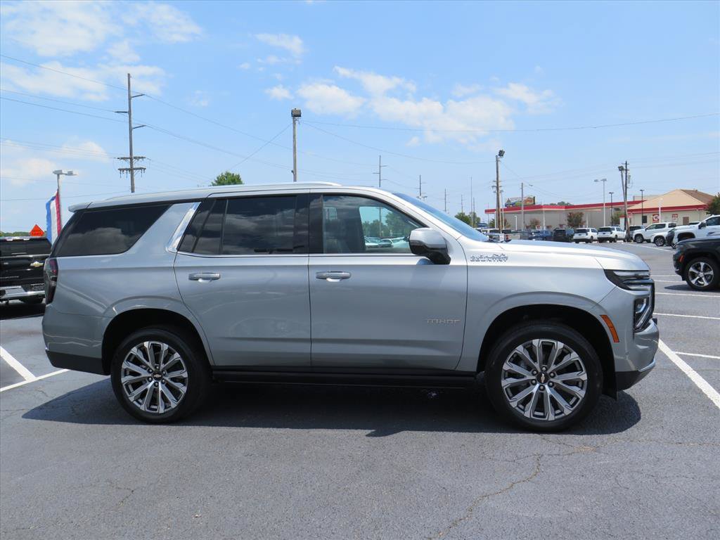 Used 2025 Chevrolet Tahoe High Country AWD/4WD image 2