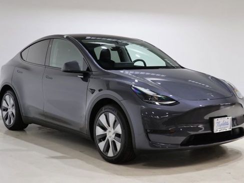 Used 2023 Tesla Model Y Long Range image 1