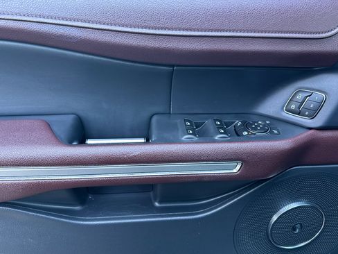 Used 2022 Ford Expedition Max Limited image 12