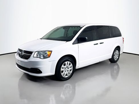 Used 2019 Dodge Grand Caravan SE image 4