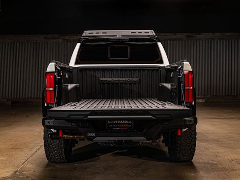 Used 2025 Toyota Tacoma TRD Pro AWD/4WD image 9