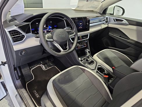 New 2026 Volkswagen Taos SE FWD image 11