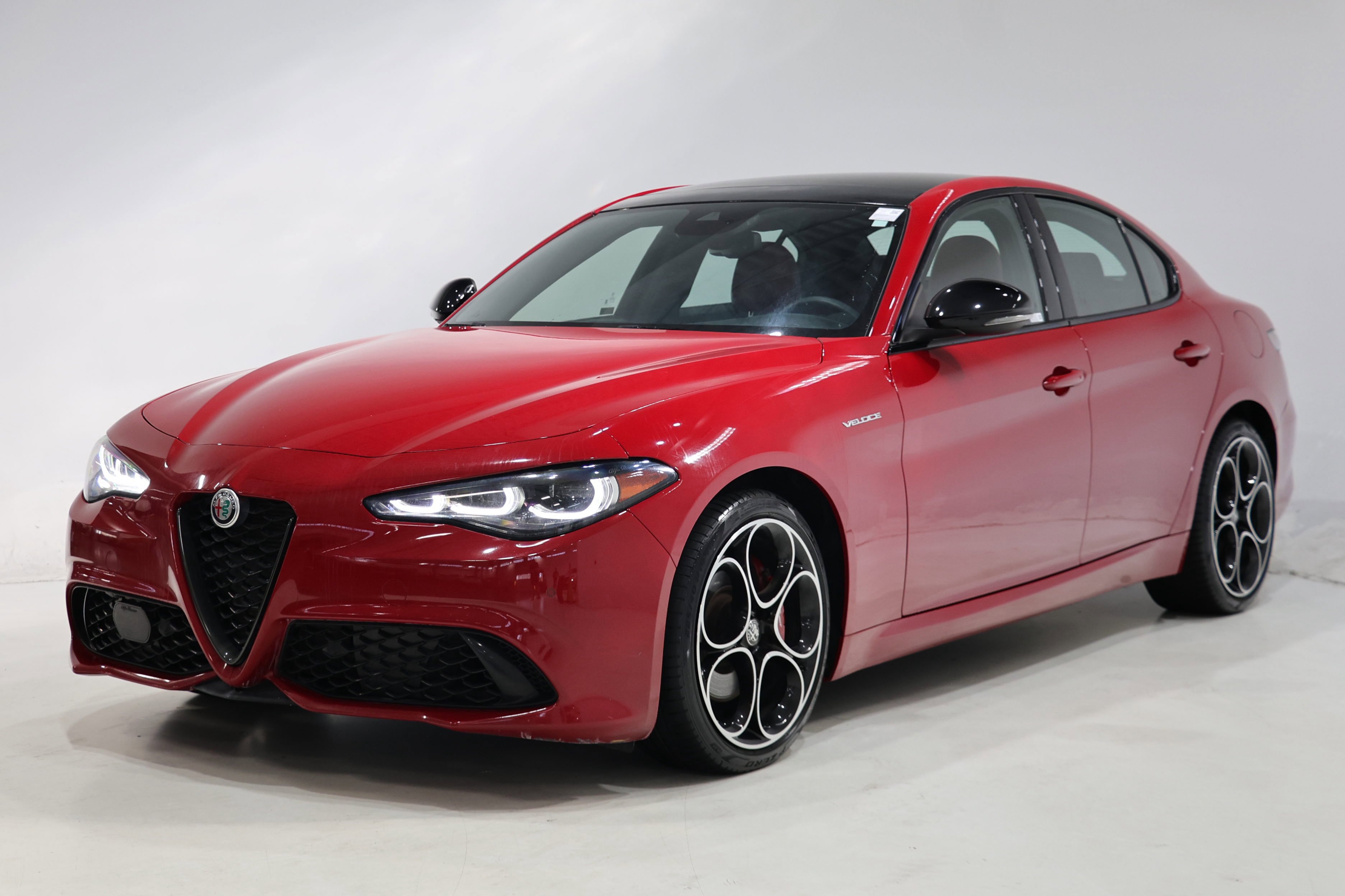 Certified 2024 Alfa Romeo Giulia Veloce AWD/4WD image 3
