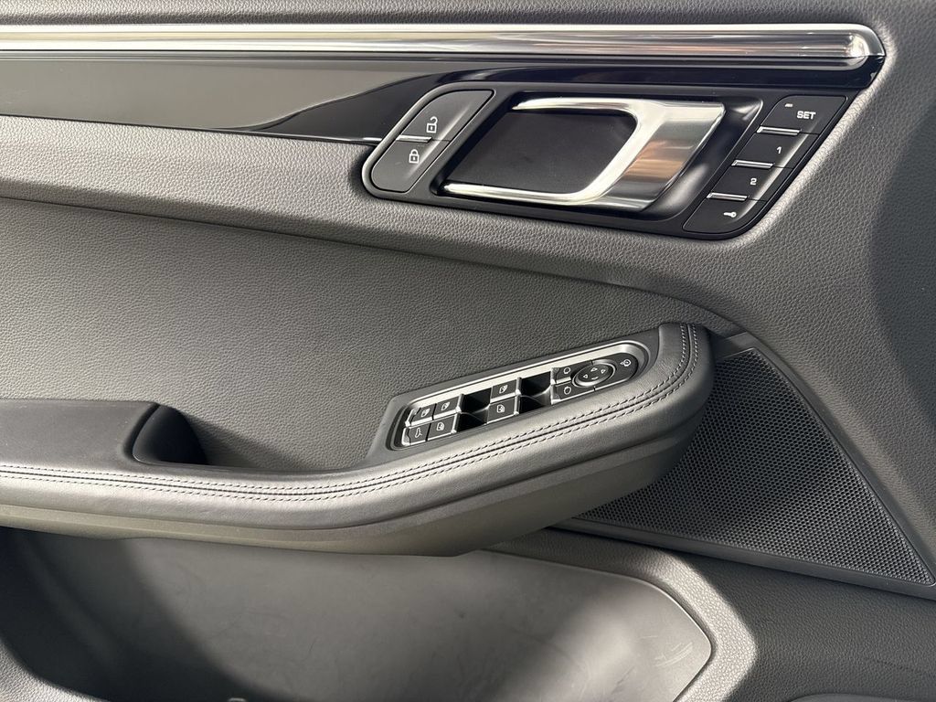 Certified 2026 Porsche Macan AWD/4WD image 35