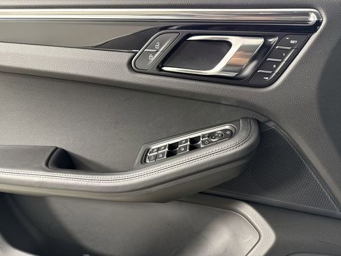 Certified 2026 Porsche Macan AWD/4WD image 35