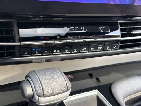 Used 2026 Toyota Sienna Platinum AWD/4WD image 32