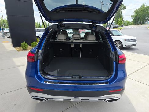 Used 2025 Mercedes-Benz GLC 300 4MATIC image 5