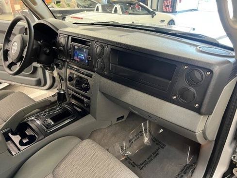 Used 2006 Jeep Commander 4WD image 8