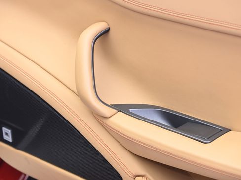 Used 2013 Ferrari 458 Spider image 21