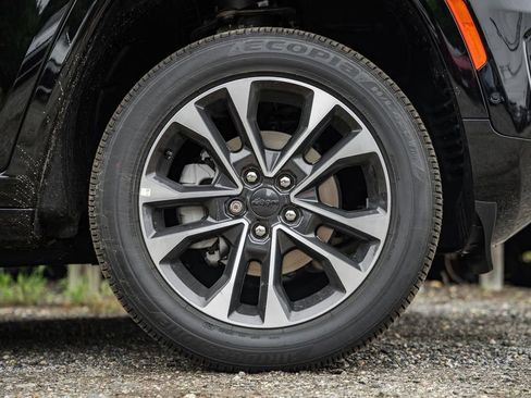 New 2025 Jeep Grand Cherokee Overland w/ Adv Protech Group III AWD/4WD image 17