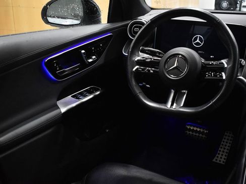 Used 2024 Mercedes-Benz GLC 300 4MATIC image 25