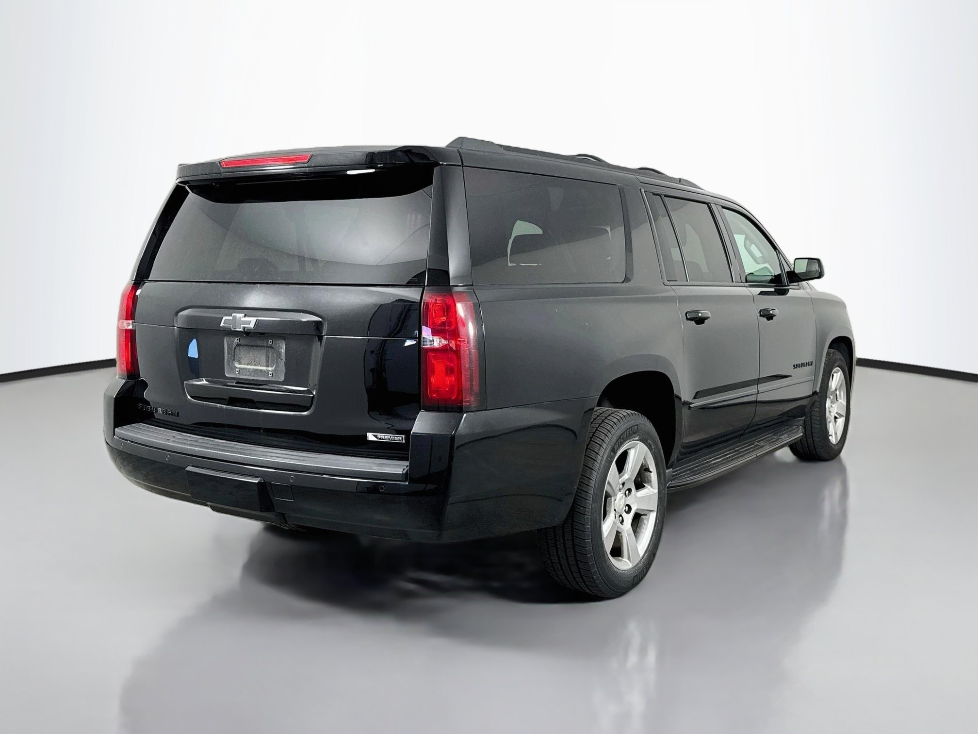 Used 2018 Chevrolet Suburban Premier w/ RST Edition AWD/4WD image 7