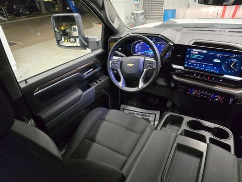 Used 2025 Chevrolet Silverado 2500 LT w/ Convenience Package image 43