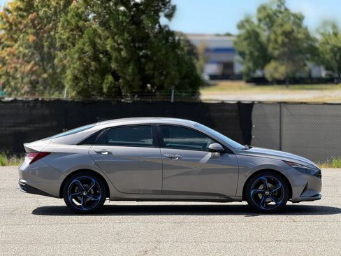 Used 2021 Hyundai Elantra SEL FWD image 7