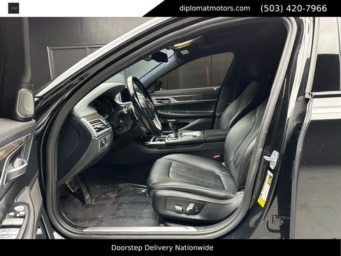 Used 2018 BMW 740i image 19