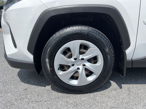 Used 2019 Toyota RAV4 LE AWD/4WD image 12