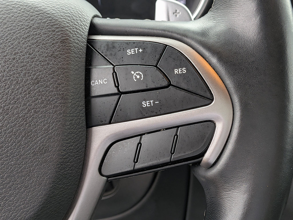 Used 2019 Jeep Grand Cherokee Overland AWD/4WD image 26