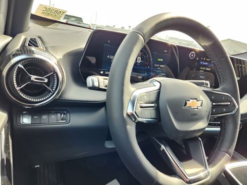 New 2026 Chevrolet Equinox LT w/ LPO, Floor Liner Package AWD/4WD image 16