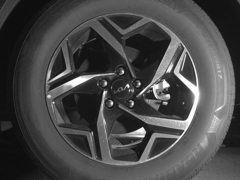 Used 2025 Kia Sportage LX image 13